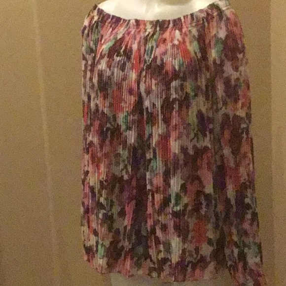 St. John Pleated Top - Picture 4 of 7